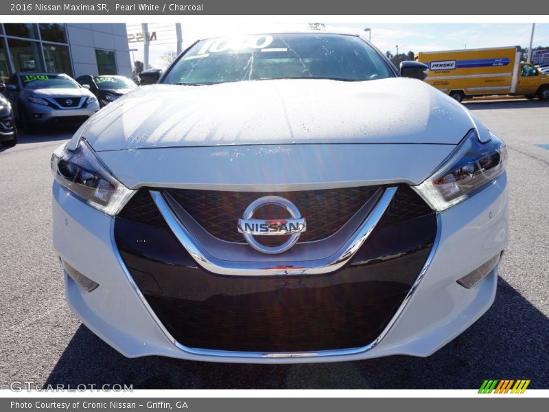 Pearl White / Charcoal 2016 Nissan Maxima SR