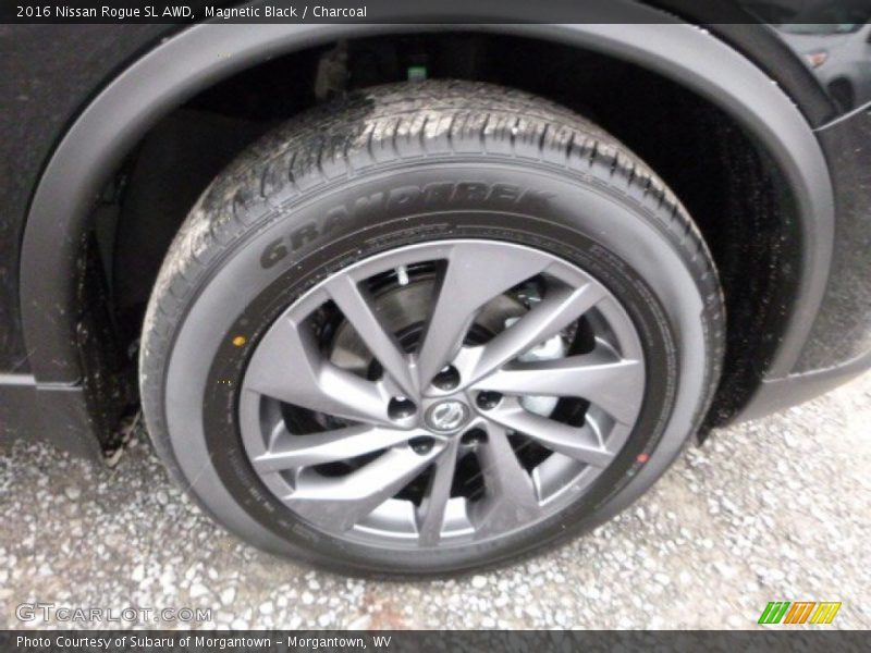 Magnetic Black / Charcoal 2016 Nissan Rogue SL AWD
