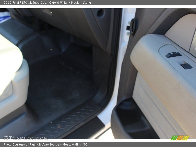 Oxford White / Medium Stone 2010 Ford F150 XL SuperCab