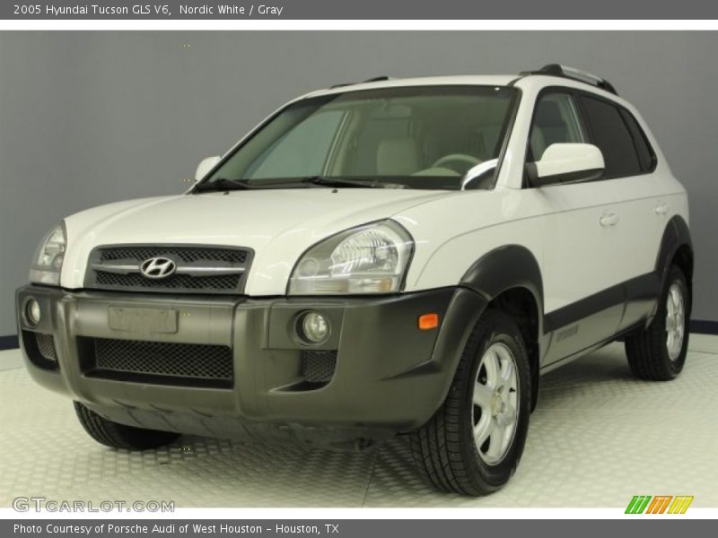 Nordic White / Gray 2005 Hyundai Tucson GLS V6