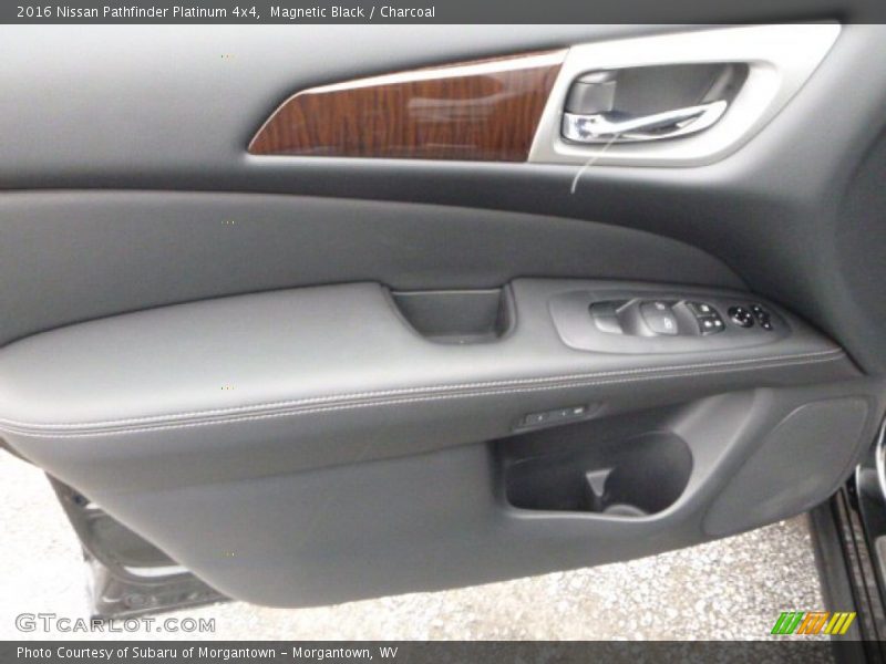 Magnetic Black / Charcoal 2016 Nissan Pathfinder Platinum 4x4