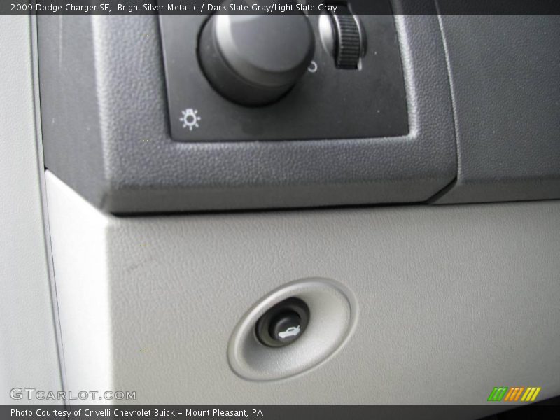 Bright Silver Metallic / Dark Slate Gray/Light Slate Gray 2009 Dodge Charger SE