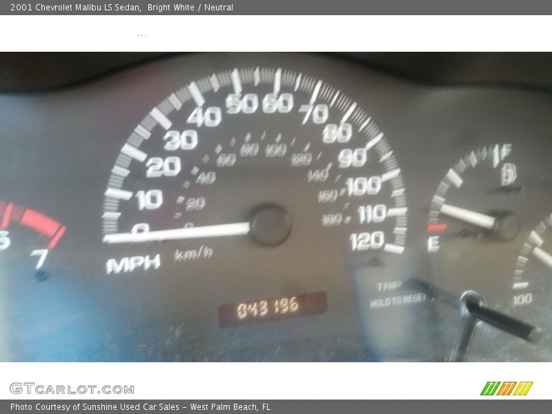 Bright White / Neutral 2001 Chevrolet Malibu LS Sedan