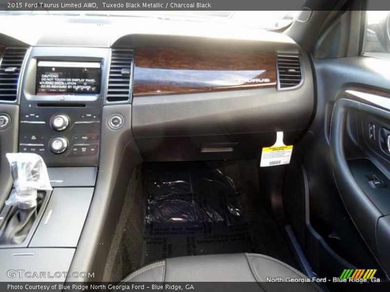 Tuxedo Black Metallic / Charcoal Black 2015 Ford Taurus Limited AWD
