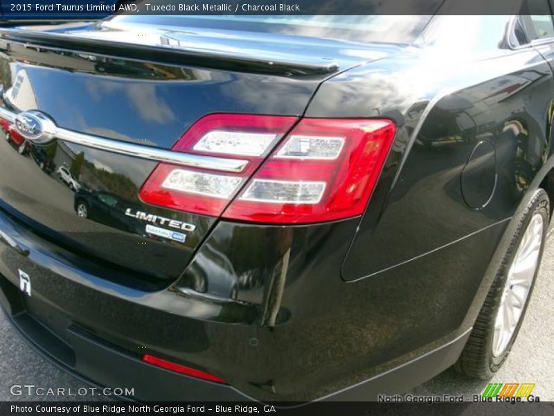 Tuxedo Black Metallic / Charcoal Black 2015 Ford Taurus Limited AWD