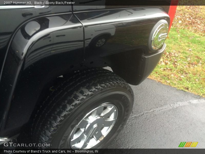 Black / Ebony Black/Pewter 2007 Hummer H3
