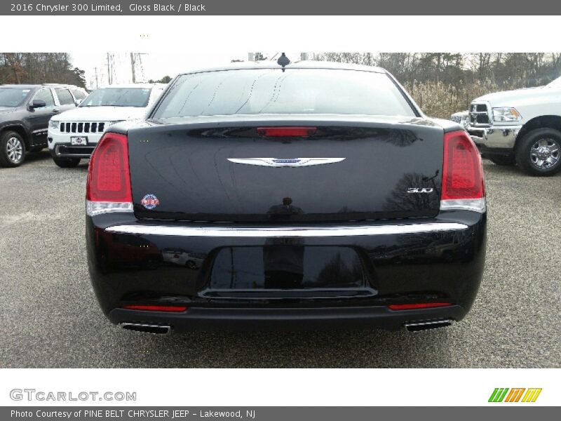 Gloss Black / Black 2016 Chrysler 300 Limited