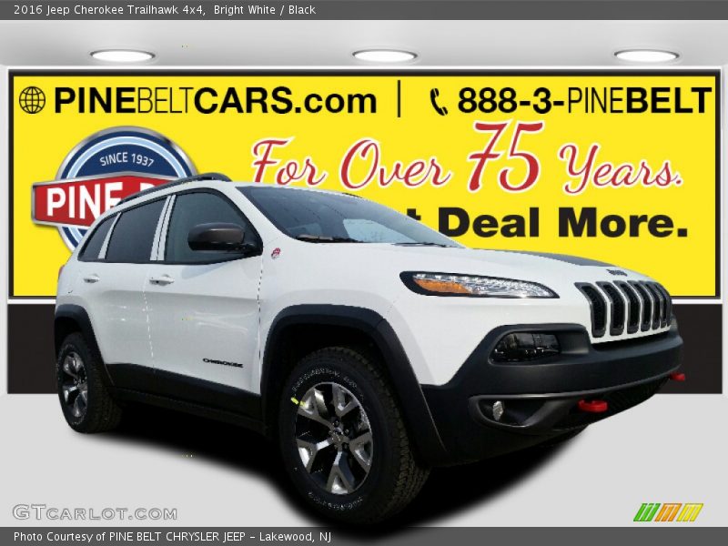 Bright White / Black 2016 Jeep Cherokee Trailhawk 4x4