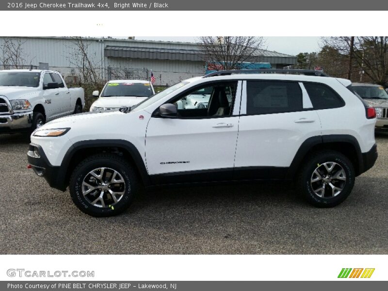 Bright White / Black 2016 Jeep Cherokee Trailhawk 4x4