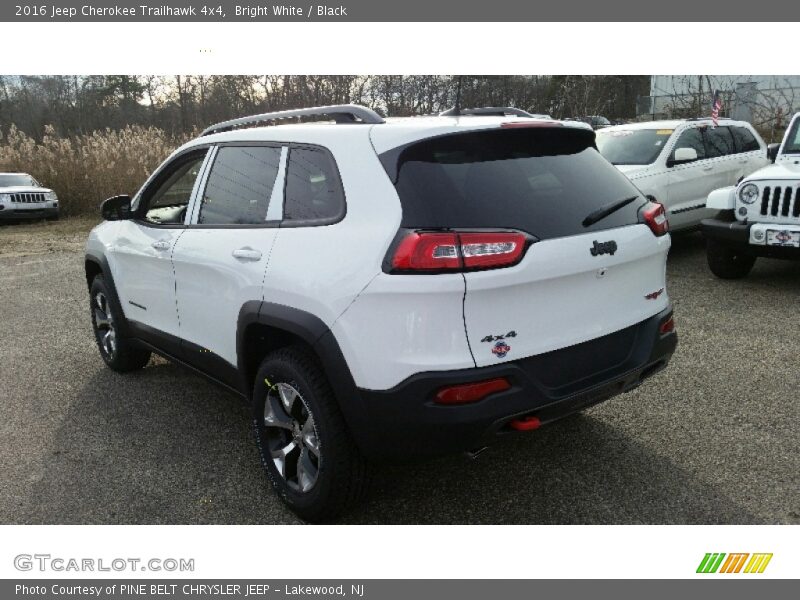 Bright White / Black 2016 Jeep Cherokee Trailhawk 4x4