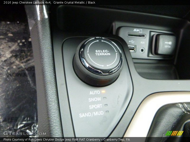 Granite Crystal Metallic / Black 2016 Jeep Cherokee Latitude 4x4
