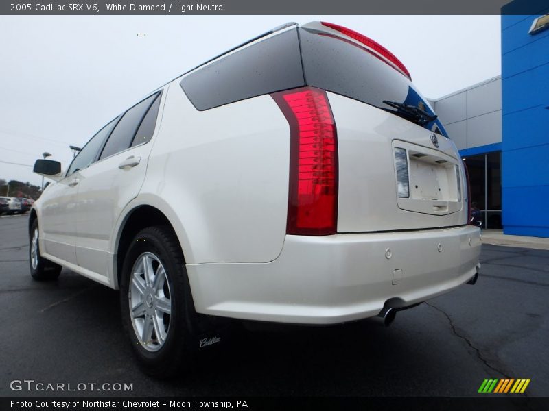 White Diamond / Light Neutral 2005 Cadillac SRX V6