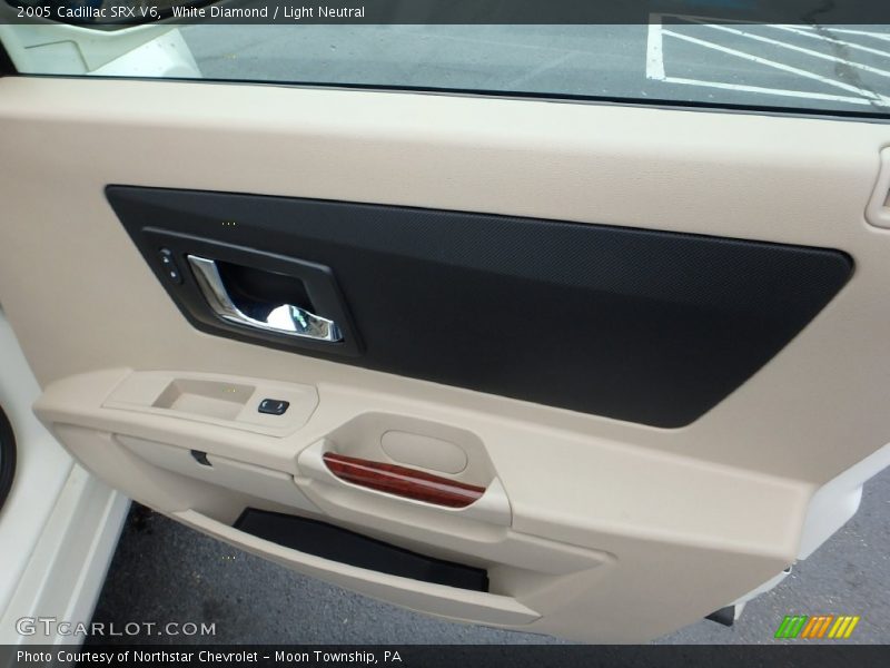 White Diamond / Light Neutral 2005 Cadillac SRX V6
