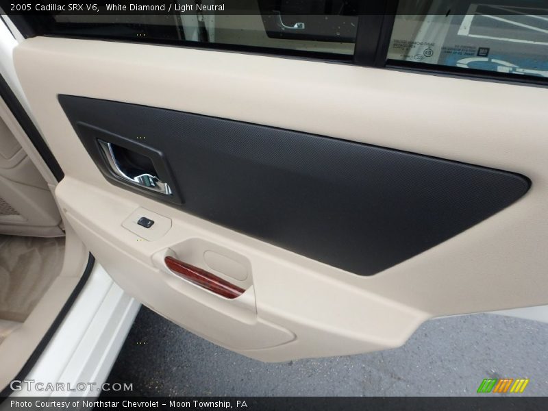 White Diamond / Light Neutral 2005 Cadillac SRX V6