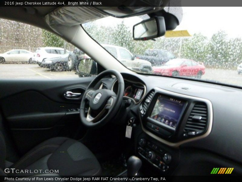 Bright White / Black 2016 Jeep Cherokee Latitude 4x4