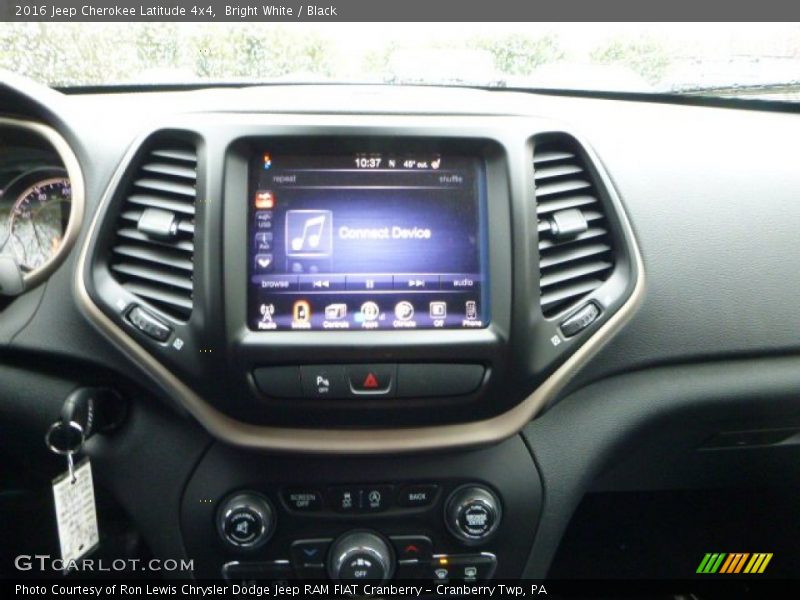 Bright White / Black 2016 Jeep Cherokee Latitude 4x4