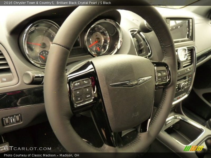 Brilliant Black Crystal Pearl / S Black 2016 Chrysler Town & Country S