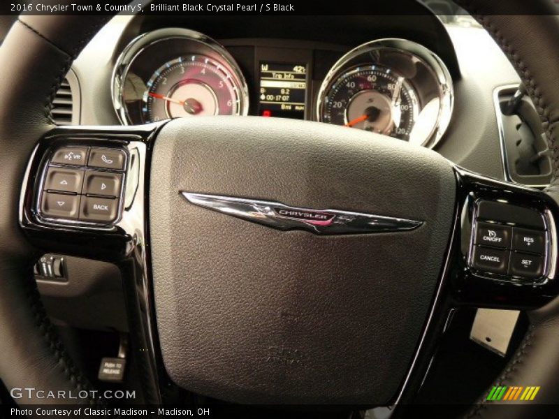 Brilliant Black Crystal Pearl / S Black 2016 Chrysler Town & Country S