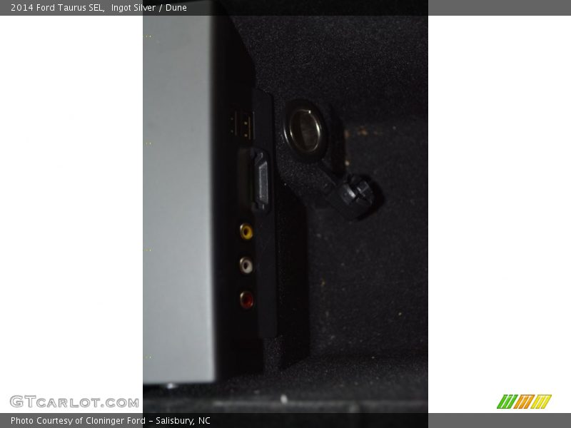 Ingot Silver / Dune 2014 Ford Taurus SEL