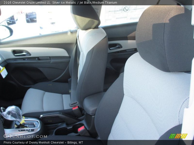 Silver Ice Metallic / Jet Black/Medium Titanium 2016 Chevrolet Cruze Limited LS
