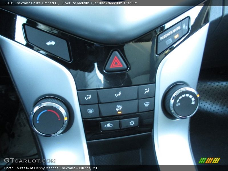 Silver Ice Metallic / Jet Black/Medium Titanium 2016 Chevrolet Cruze Limited LS