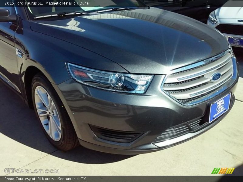 Magnetic Metallic / Dune 2015 Ford Taurus SE