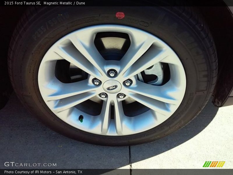 Magnetic Metallic / Dune 2015 Ford Taurus SE