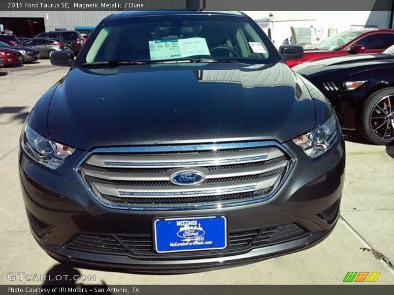 Magnetic Metallic / Dune 2015 Ford Taurus SE