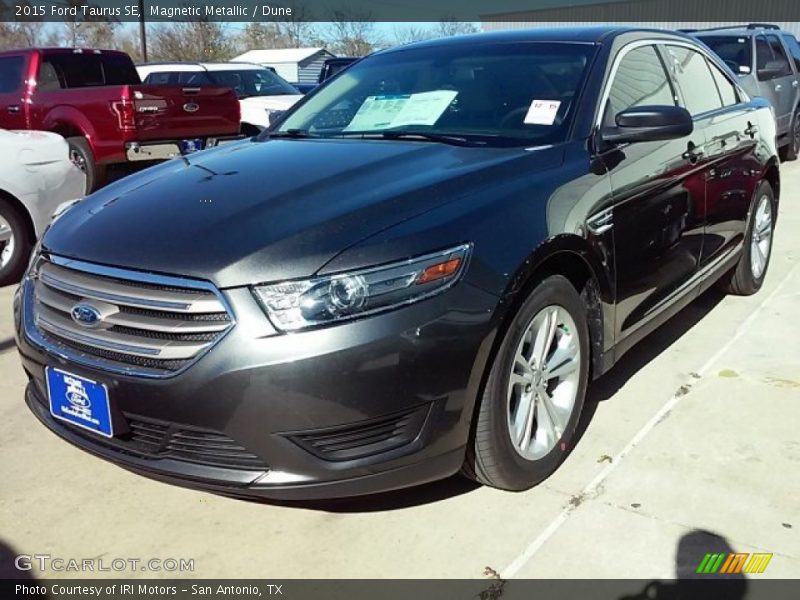 Magnetic Metallic / Dune 2015 Ford Taurus SE