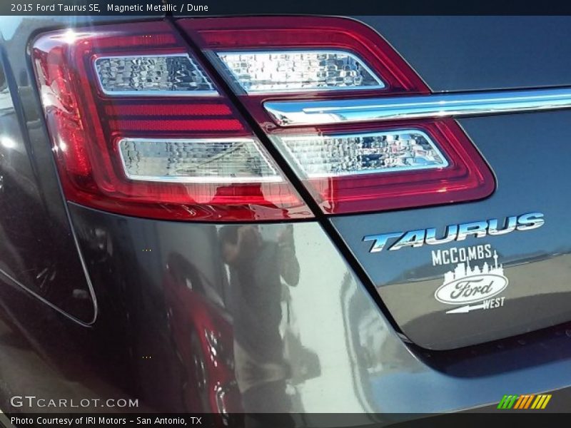 Magnetic Metallic / Dune 2015 Ford Taurus SE