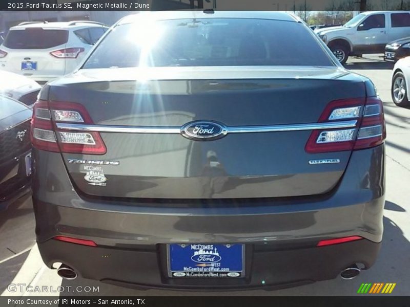 Magnetic Metallic / Dune 2015 Ford Taurus SE