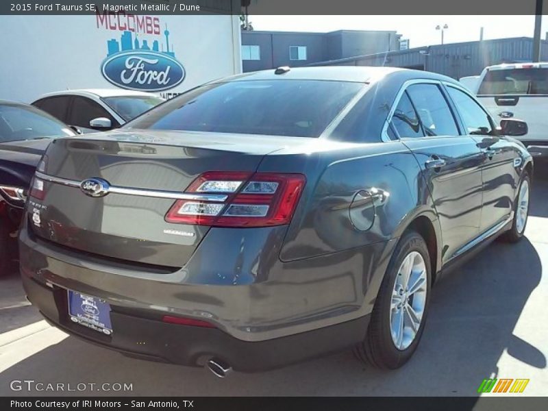 Magnetic Metallic / Dune 2015 Ford Taurus SE