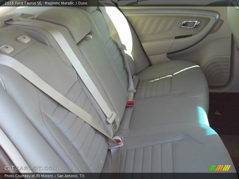Magnetic Metallic / Dune 2015 Ford Taurus SE