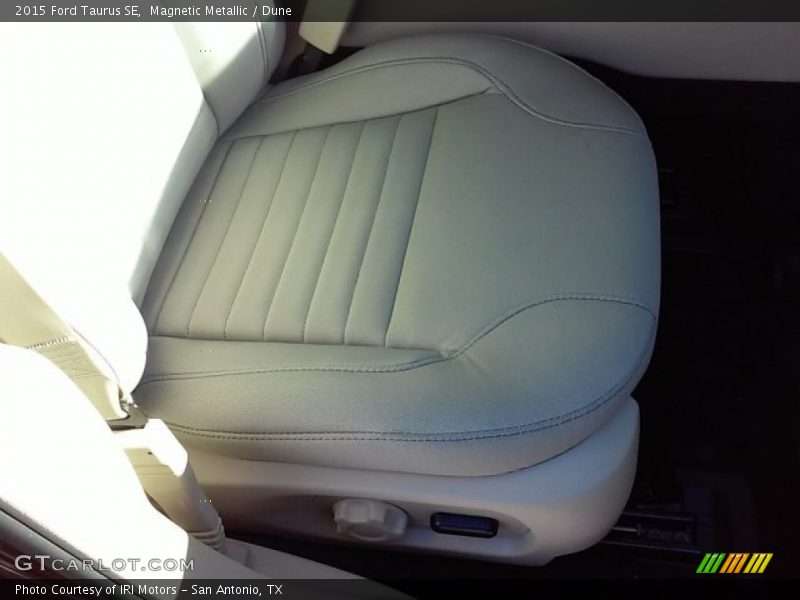 Magnetic Metallic / Dune 2015 Ford Taurus SE