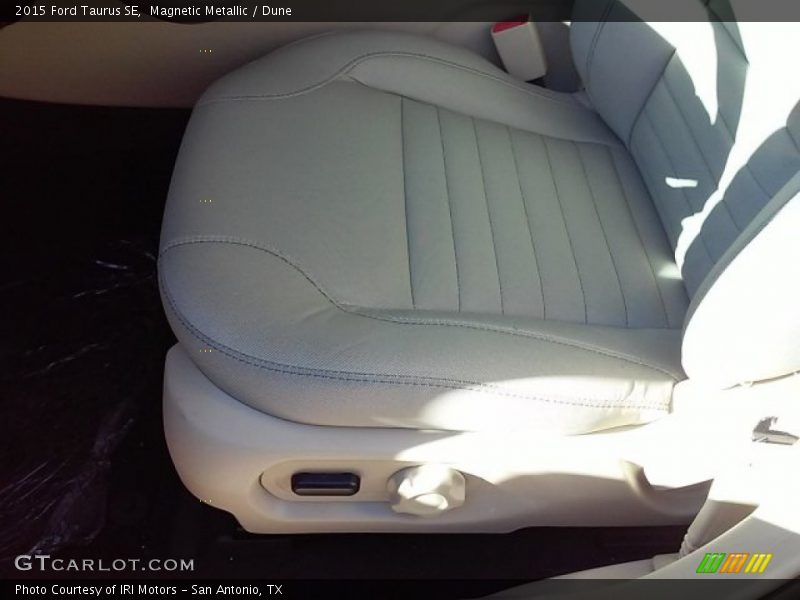 Magnetic Metallic / Dune 2015 Ford Taurus SE