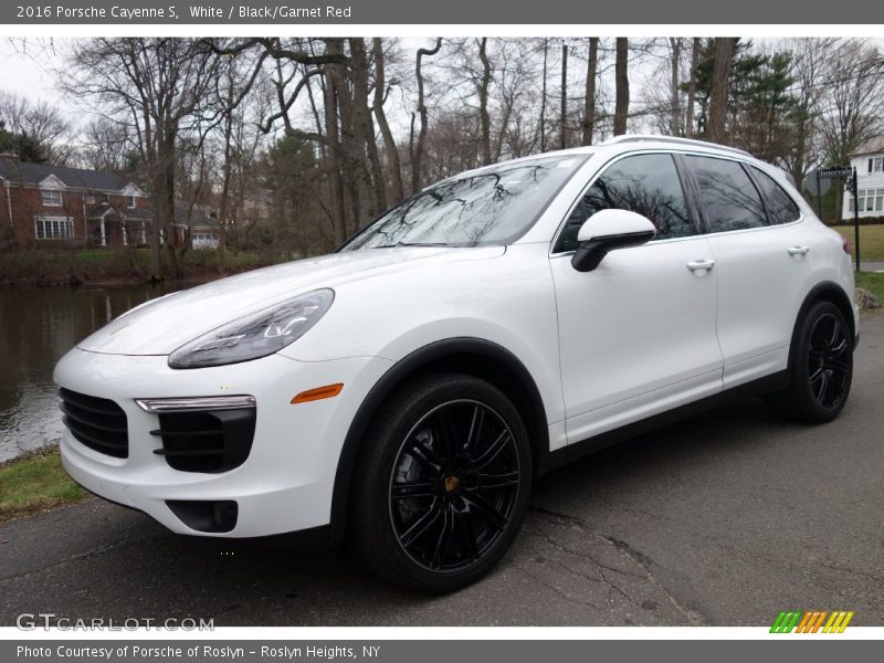 Front 3/4 View of 2016 Cayenne S