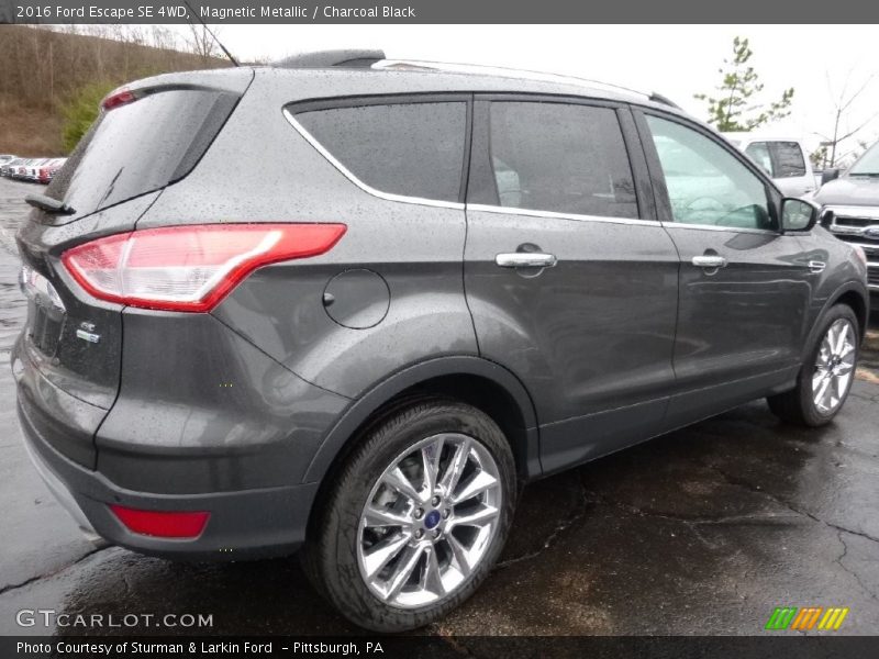 Magnetic Metallic / Charcoal Black 2016 Ford Escape SE 4WD