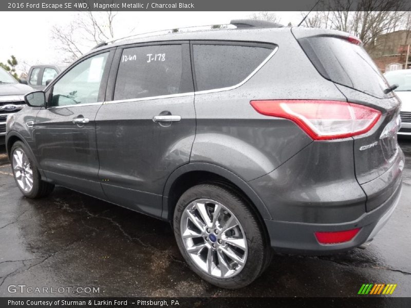 Magnetic Metallic / Charcoal Black 2016 Ford Escape SE 4WD