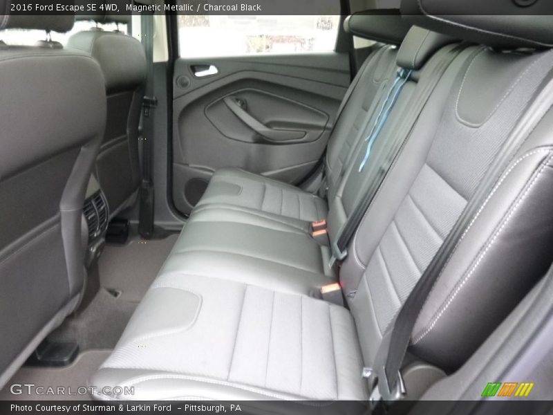 Magnetic Metallic / Charcoal Black 2016 Ford Escape SE 4WD