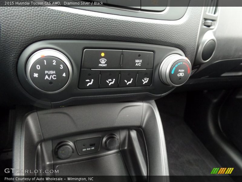 Diamond Silver / Black 2015 Hyundai Tucson GLS AWD