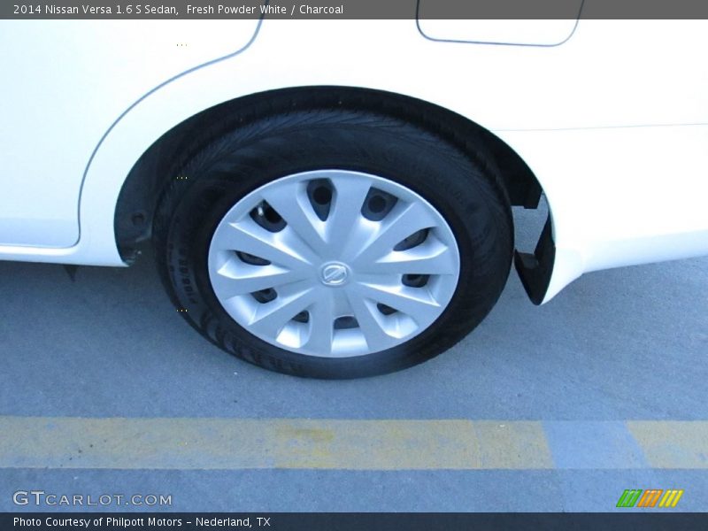Fresh Powder White / Charcoal 2014 Nissan Versa 1.6 S Sedan