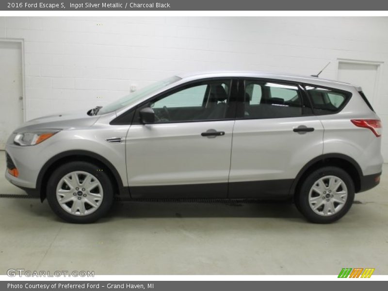Ingot Silver Metallic / Charcoal Black 2016 Ford Escape S
