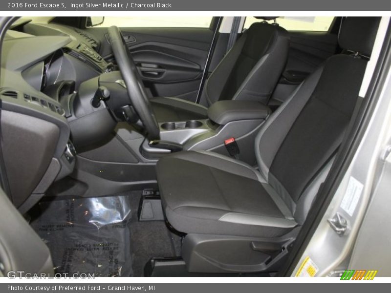 Ingot Silver Metallic / Charcoal Black 2016 Ford Escape S