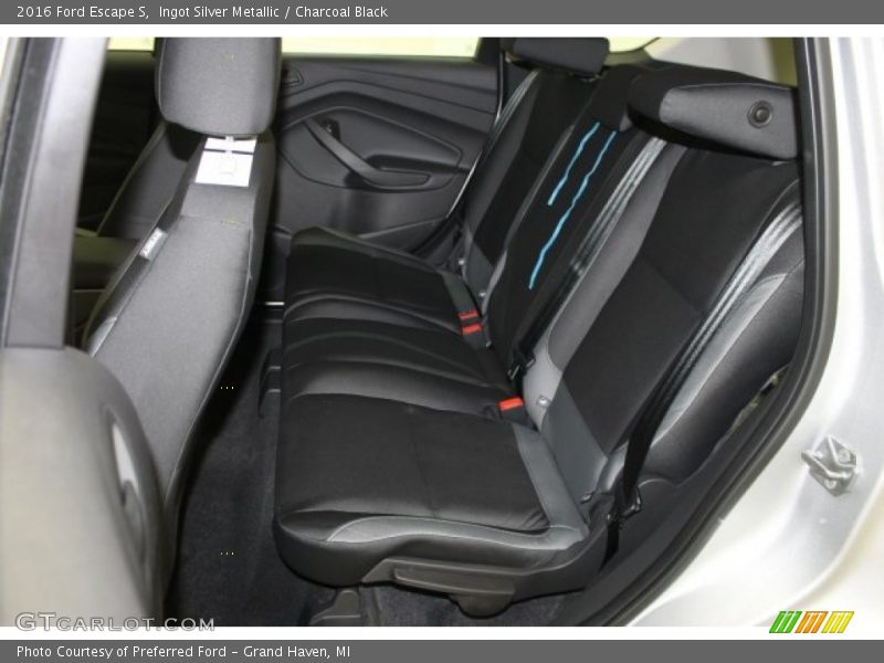 Ingot Silver Metallic / Charcoal Black 2016 Ford Escape S