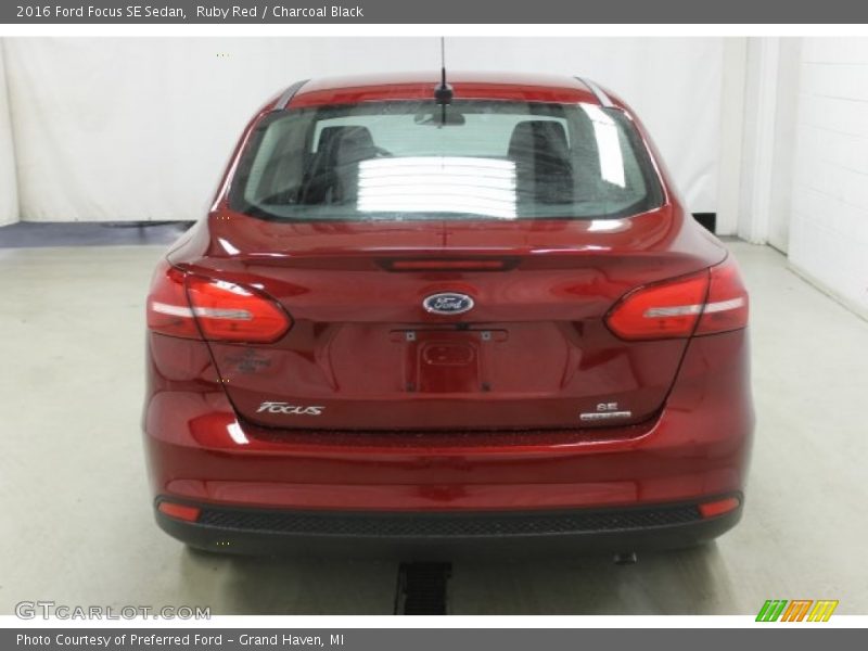 Ruby Red / Charcoal Black 2016 Ford Focus SE Sedan