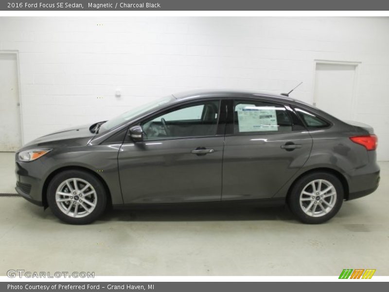 Magnetic / Charcoal Black 2016 Ford Focus SE Sedan