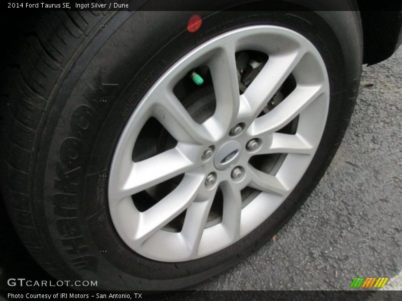 Ingot Silver / Dune 2014 Ford Taurus SE