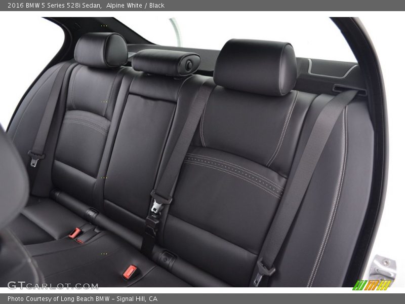 Alpine White / Black 2016 BMW 5 Series 528i Sedan