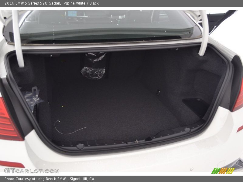 Alpine White / Black 2016 BMW 5 Series 528i Sedan