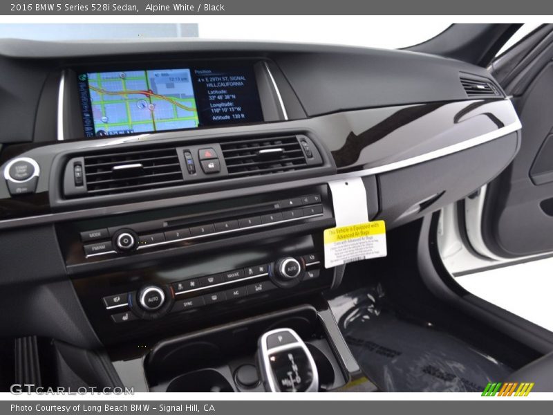Alpine White / Black 2016 BMW 5 Series 528i Sedan